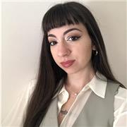 Laureata in storia dell'arte impartisce lezioni per un livello principiante, intermedio e avanzato